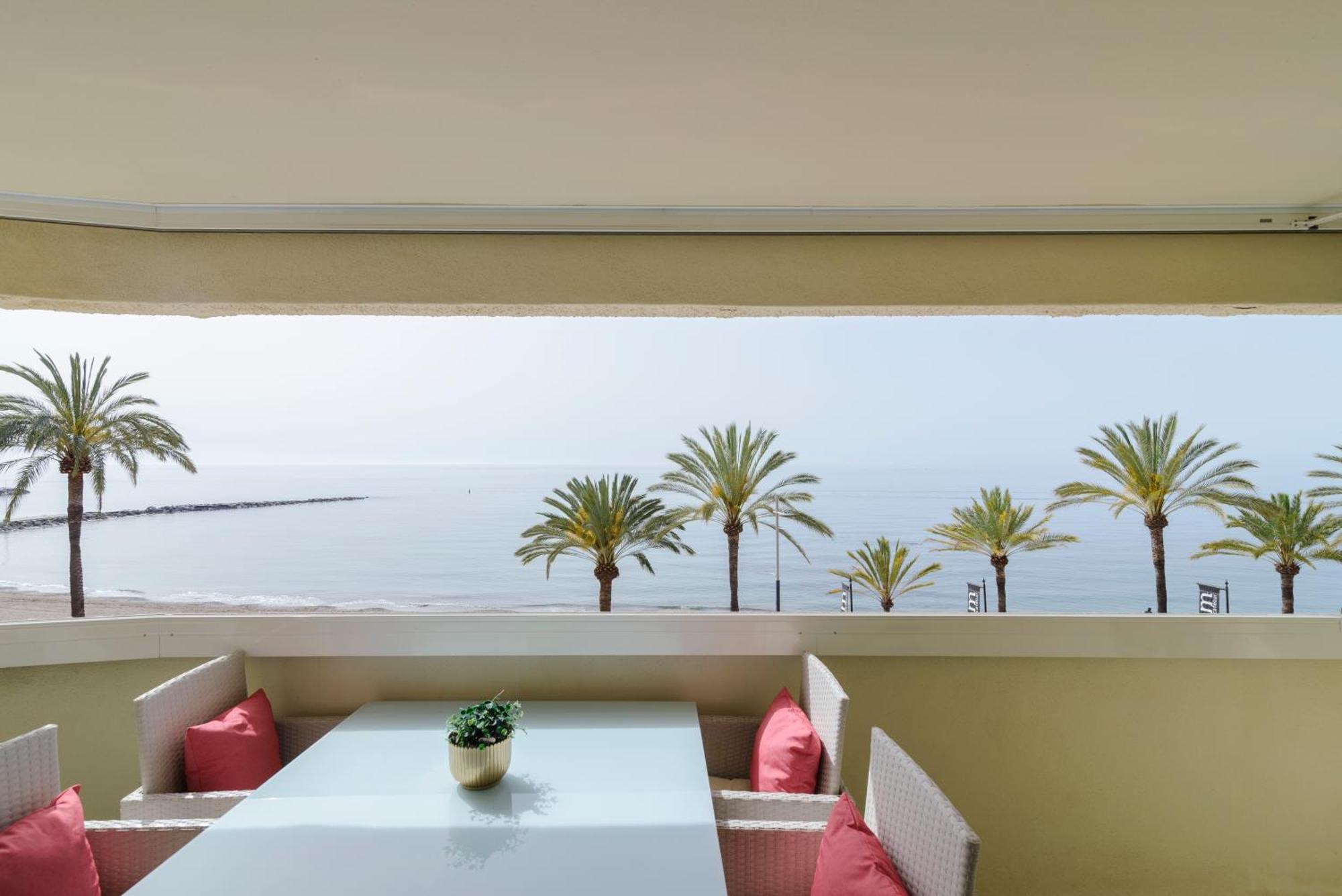 Sea Front Apartment In Marbella Center Екстер'єр фото