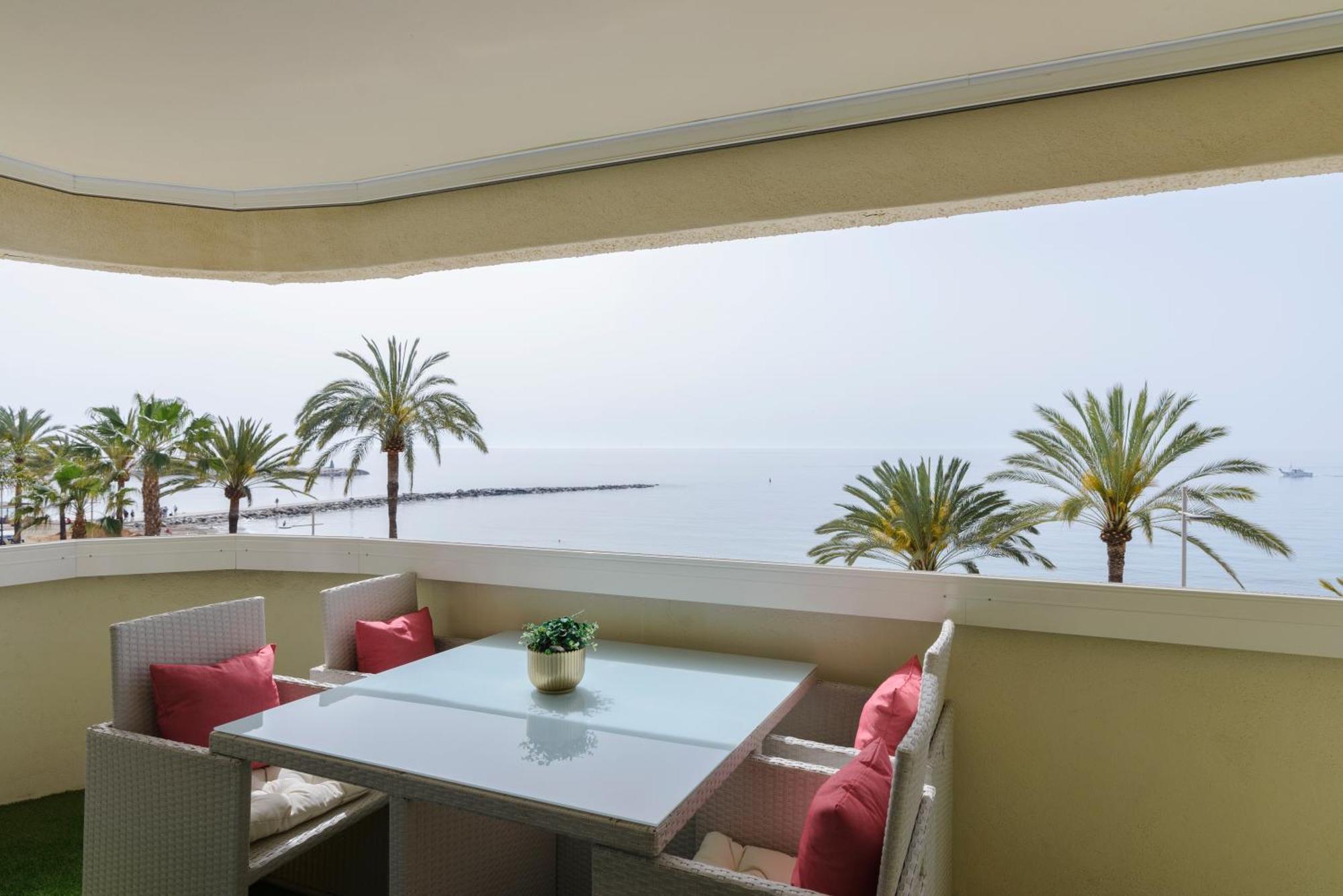 Sea Front Apartment In Marbella Center Екстер'єр фото