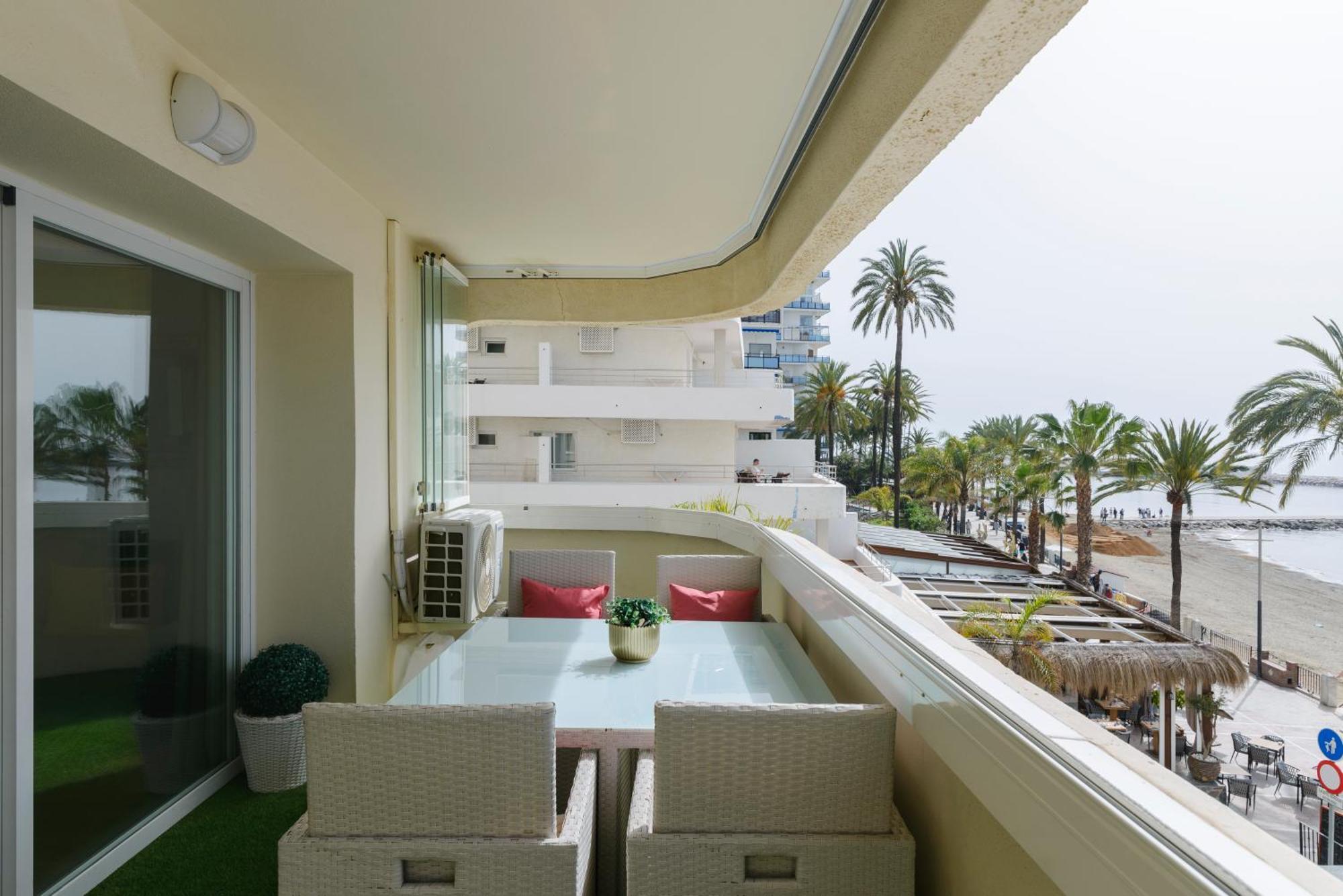 Sea Front Apartment In Marbella Center Екстер'єр фото